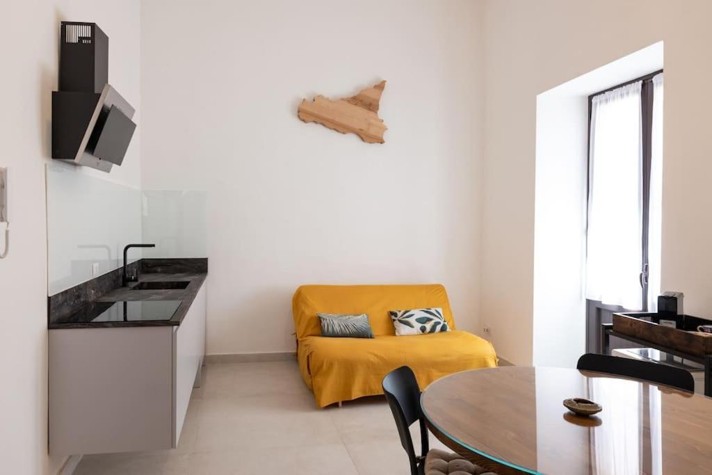 Collegiata Apartment - Catania Downtown Bagian luar foto